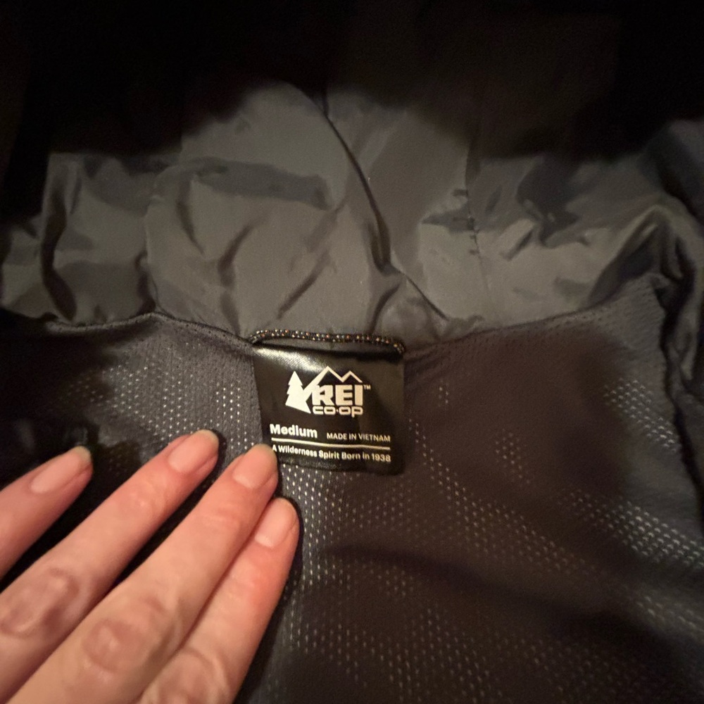 REI Trailmade Hooded Rain Jacket - Women’s Medium - Black - Waterproof - Picture 6 of 11